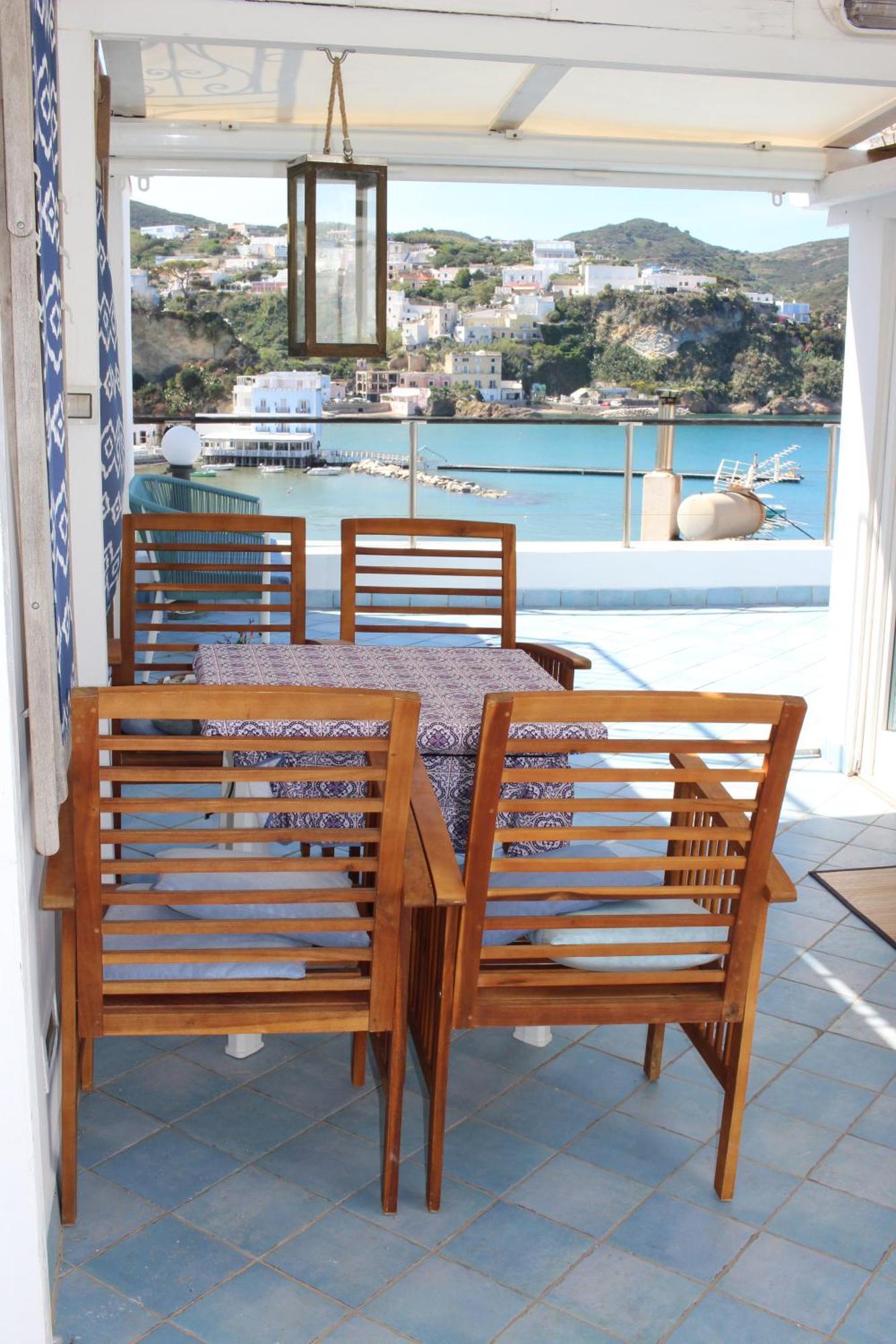 La Mansarda Sul Porto Apartment Понца Екстериор снимка