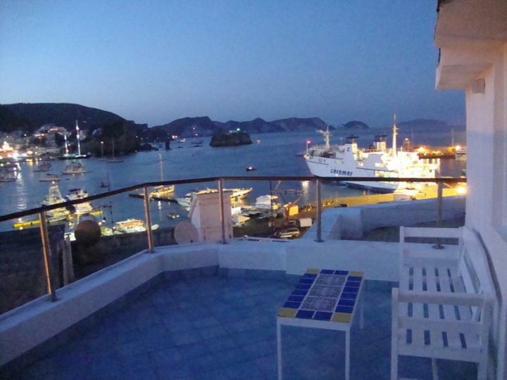 La Mansarda Sul Porto Apartment Понца Екстериор снимка